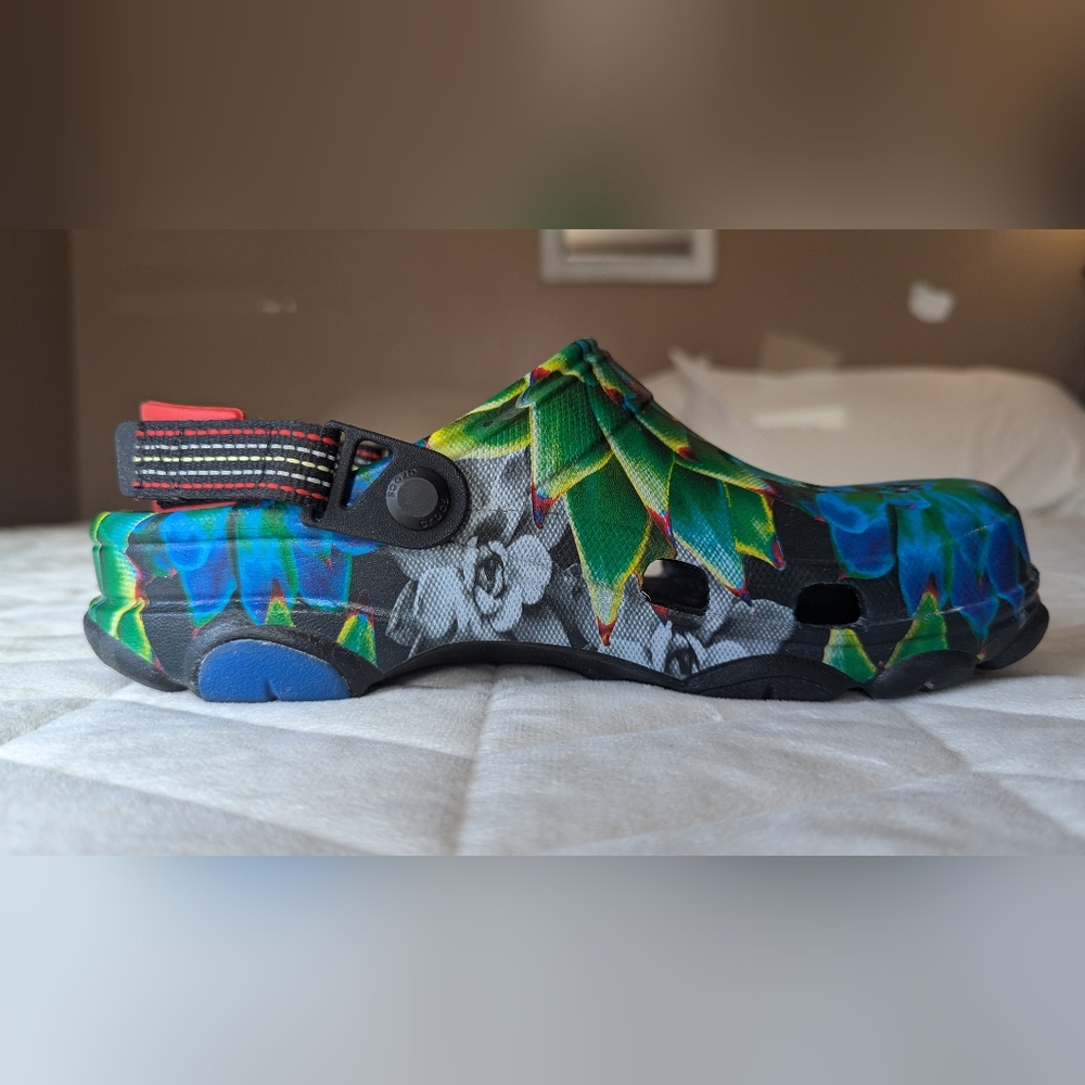 CROCS Black and Green Slippers with Mosaic Design - Picture 6 of 13